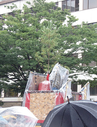 平井楳仙 京の祭り 祇園祭 絹本掛軸 シミあり 竹内栖鳳に師事 京都 平井楳仙 京の祭り 祇園祭 絹本掛軸 シミあり 竹内栖鳳に師事 京都